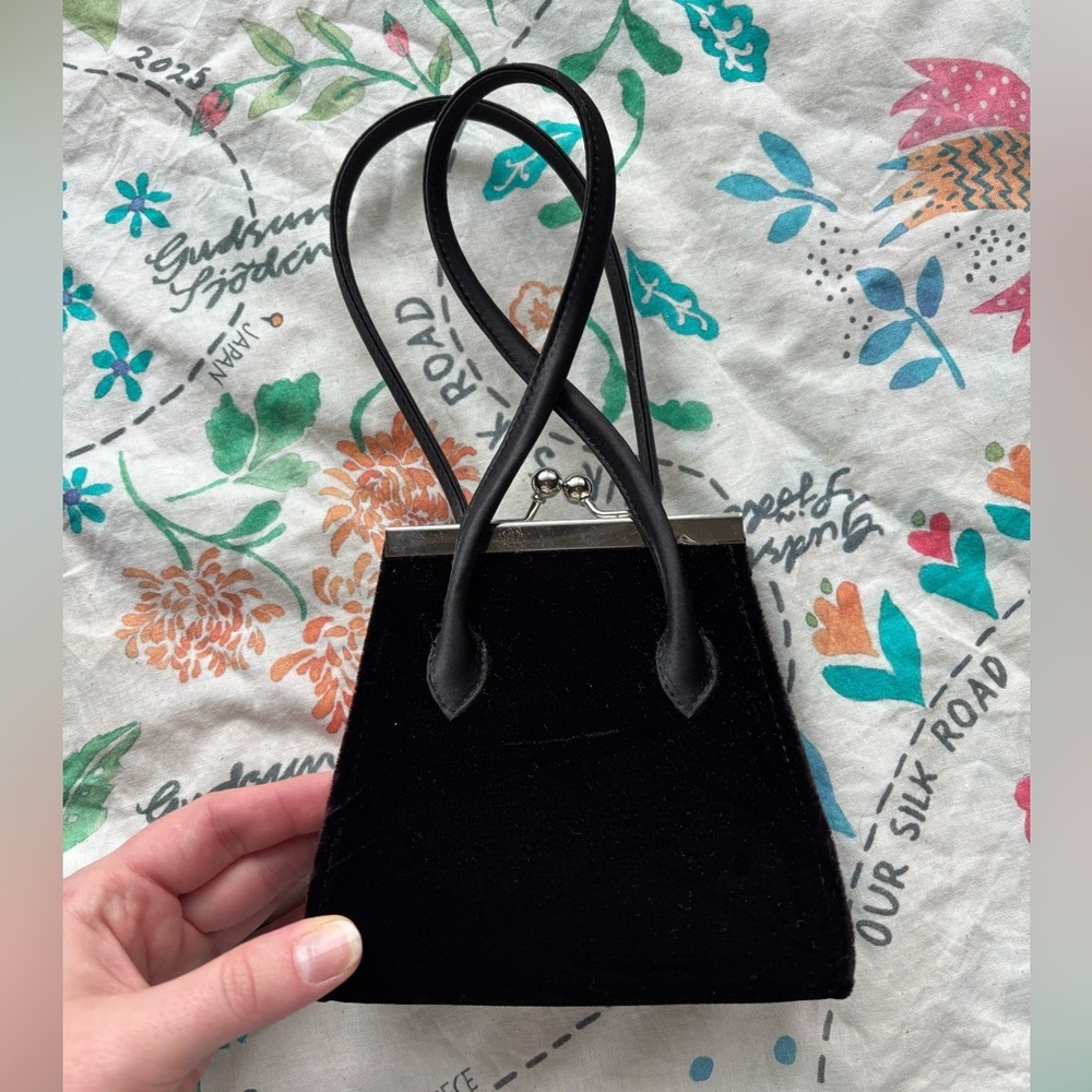 La Regale Vintage Retro Velvet Satin Wristlet